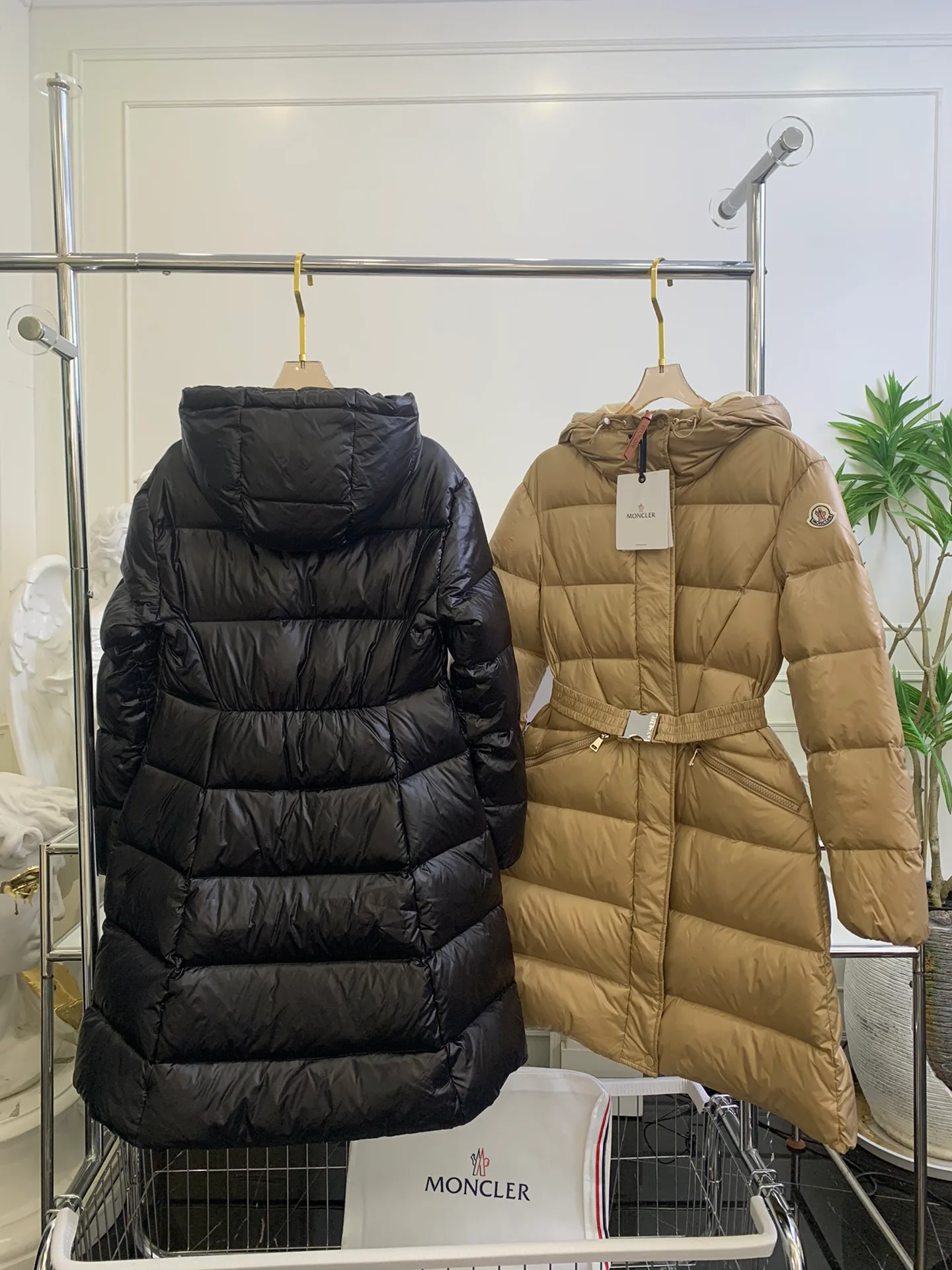 Women's Jackets And Down Jackets MONCLER 18240675