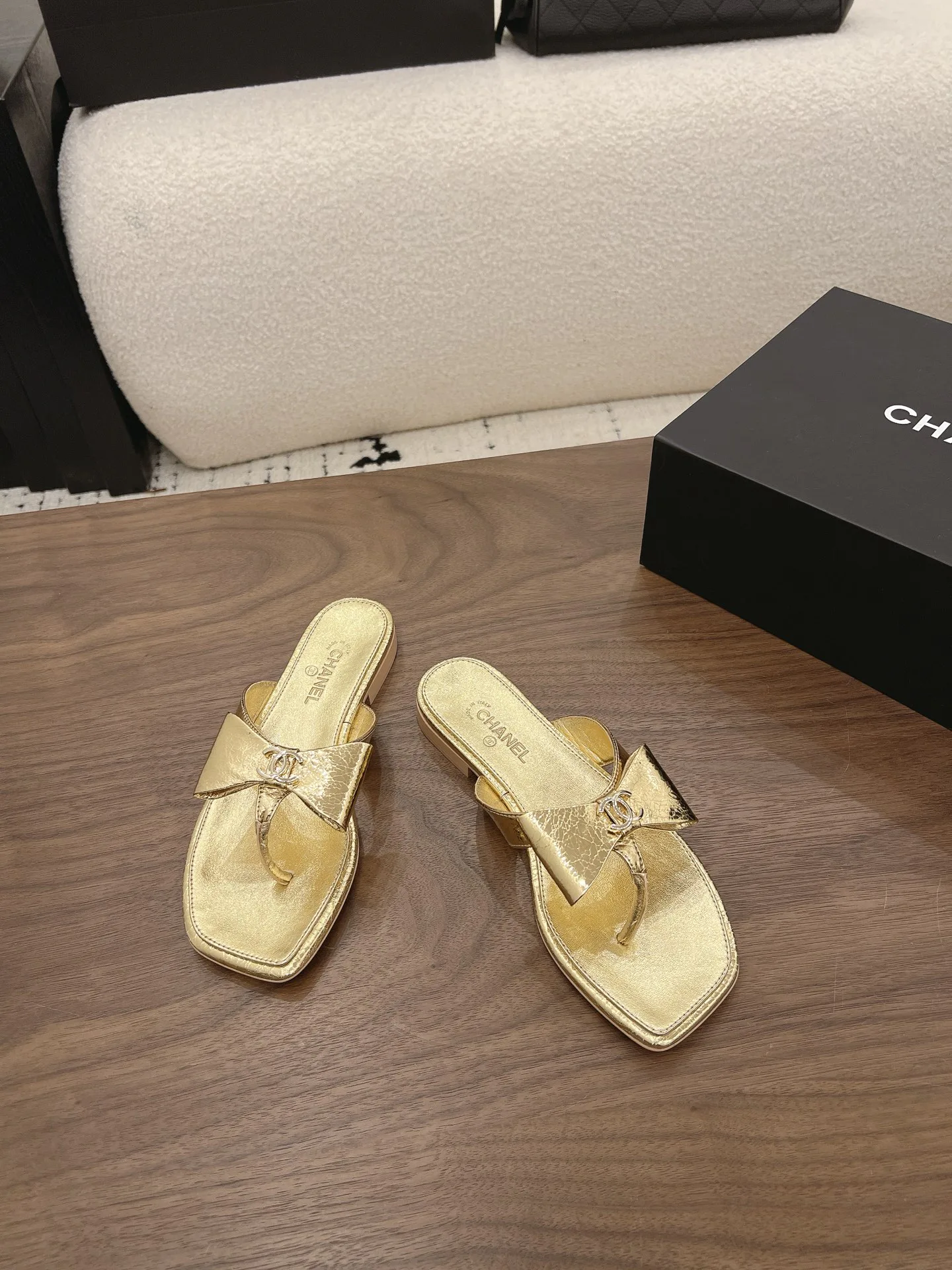 Women's Flip-Flops CHANEL 17342716