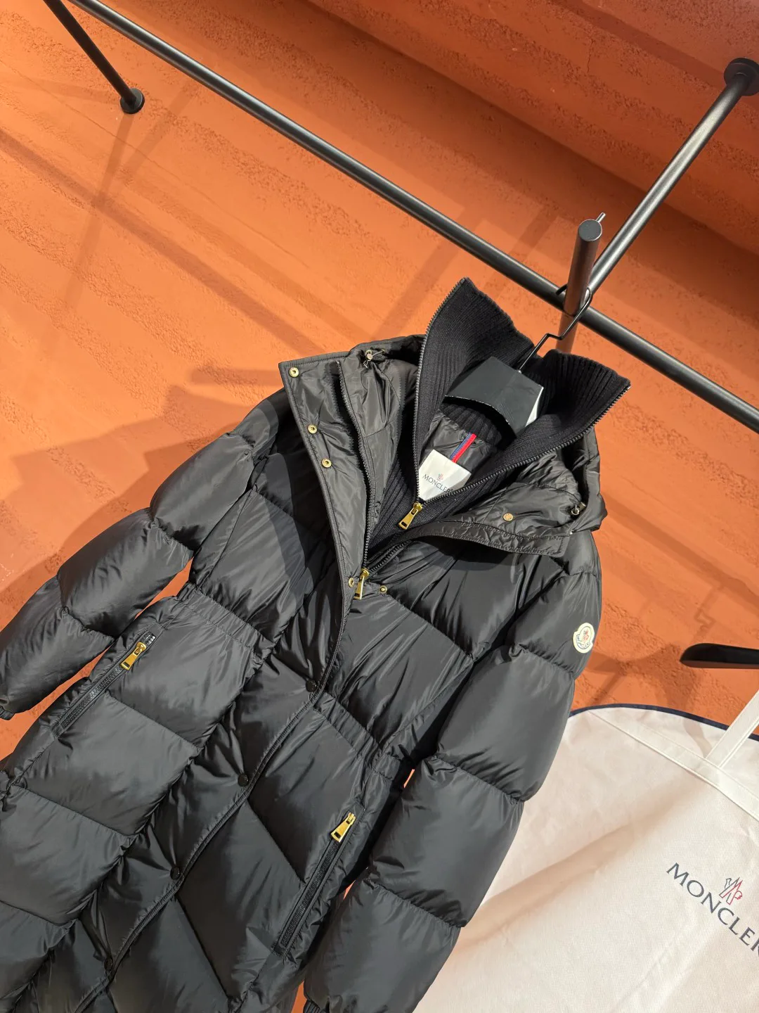 Women's Jackets And Down Jackets MONCLER 18048314