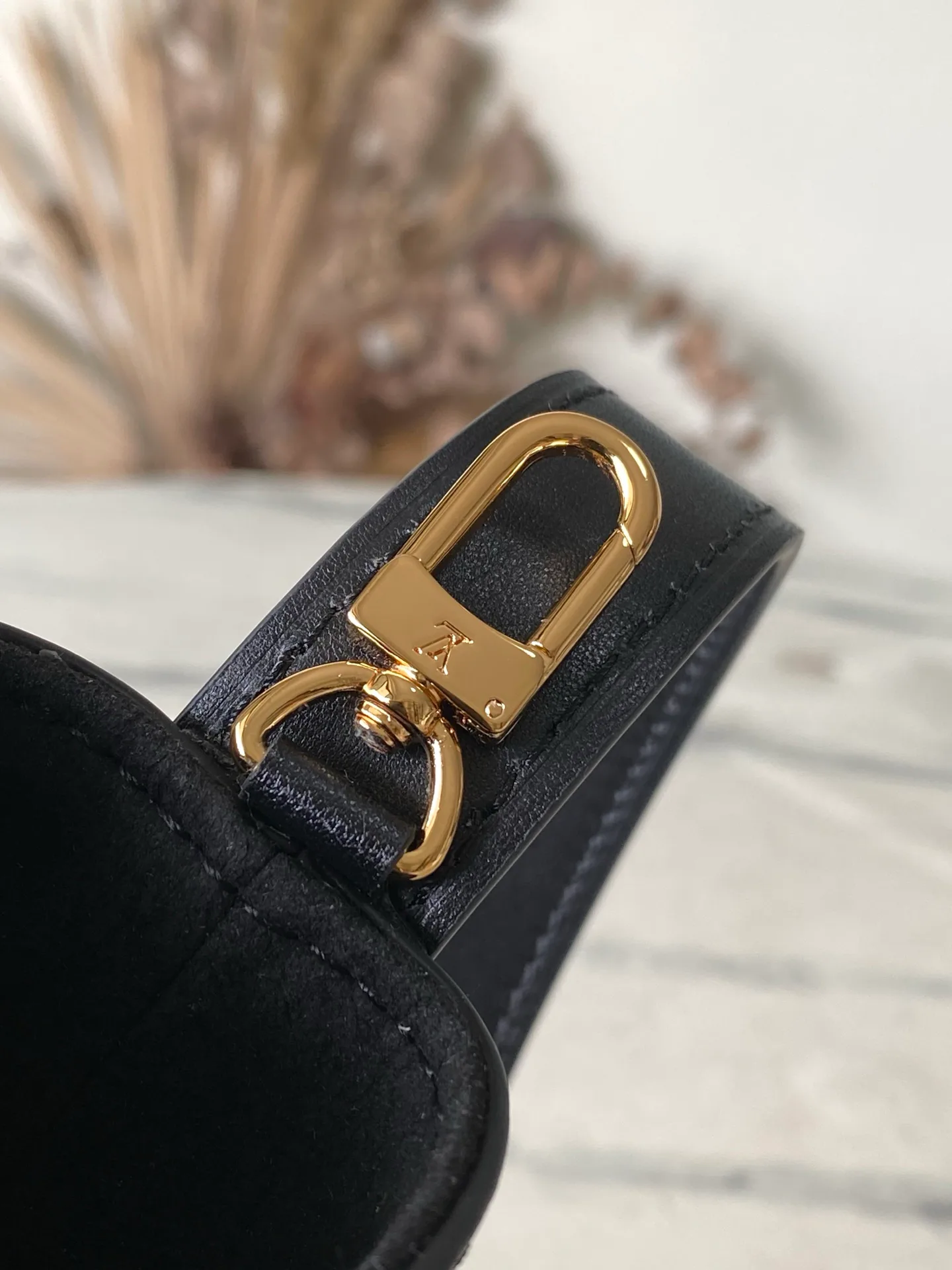 Women's Classic Handbags LOUIS VUITTON 18240363