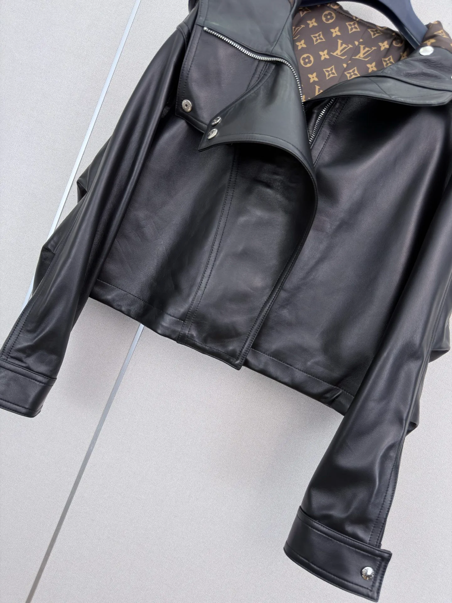 Women's Leather Jackets And Sheepskin Coats LOUIS VUITTON 18113275