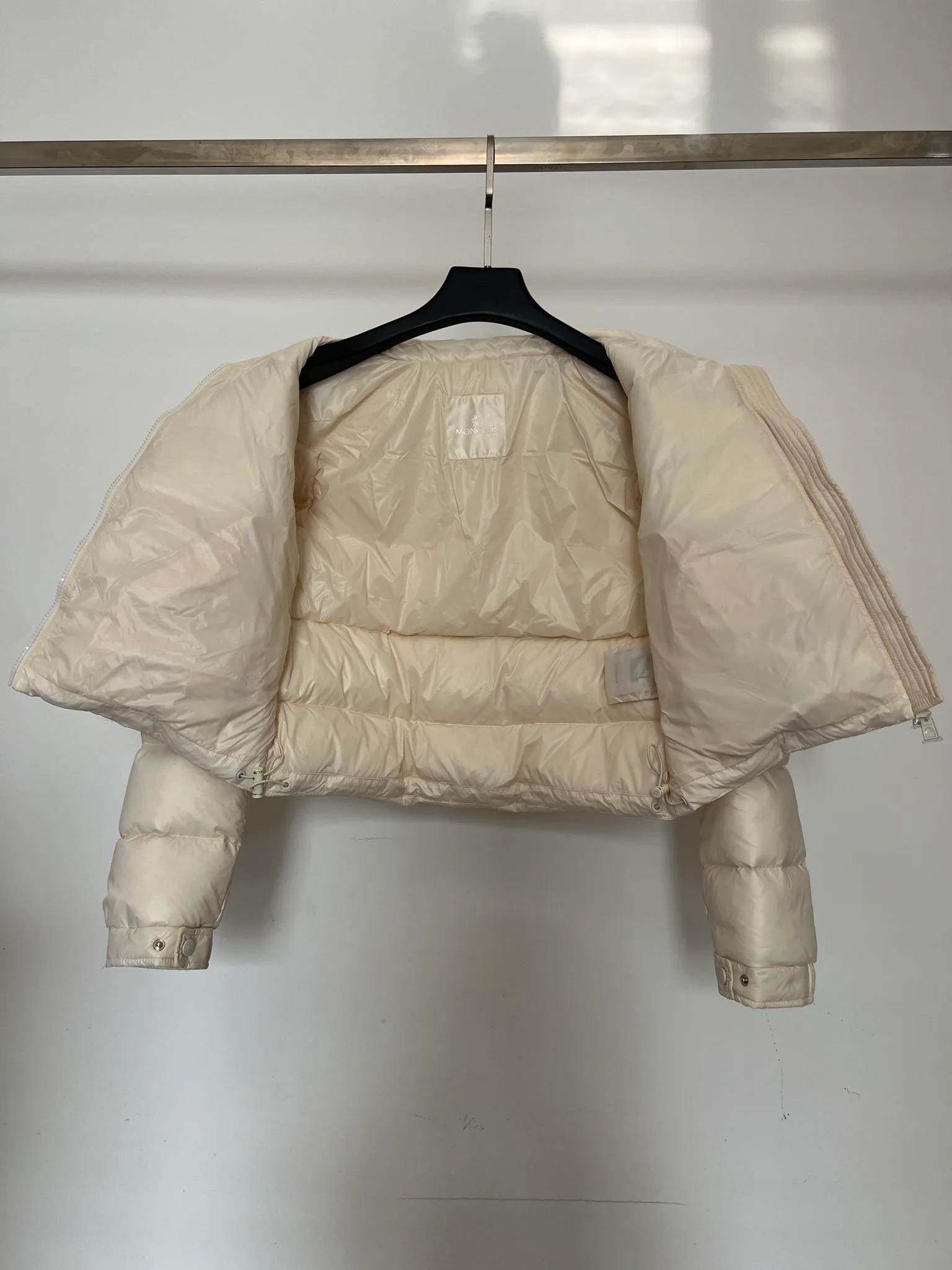 Women's Jackets And Down Jackets MONCLER 18416137