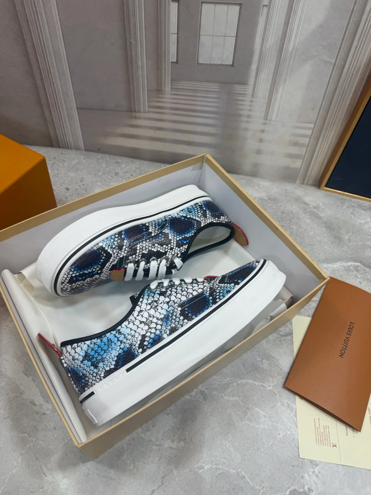 Men's Sneakers LOUIS VUITTON 18190060