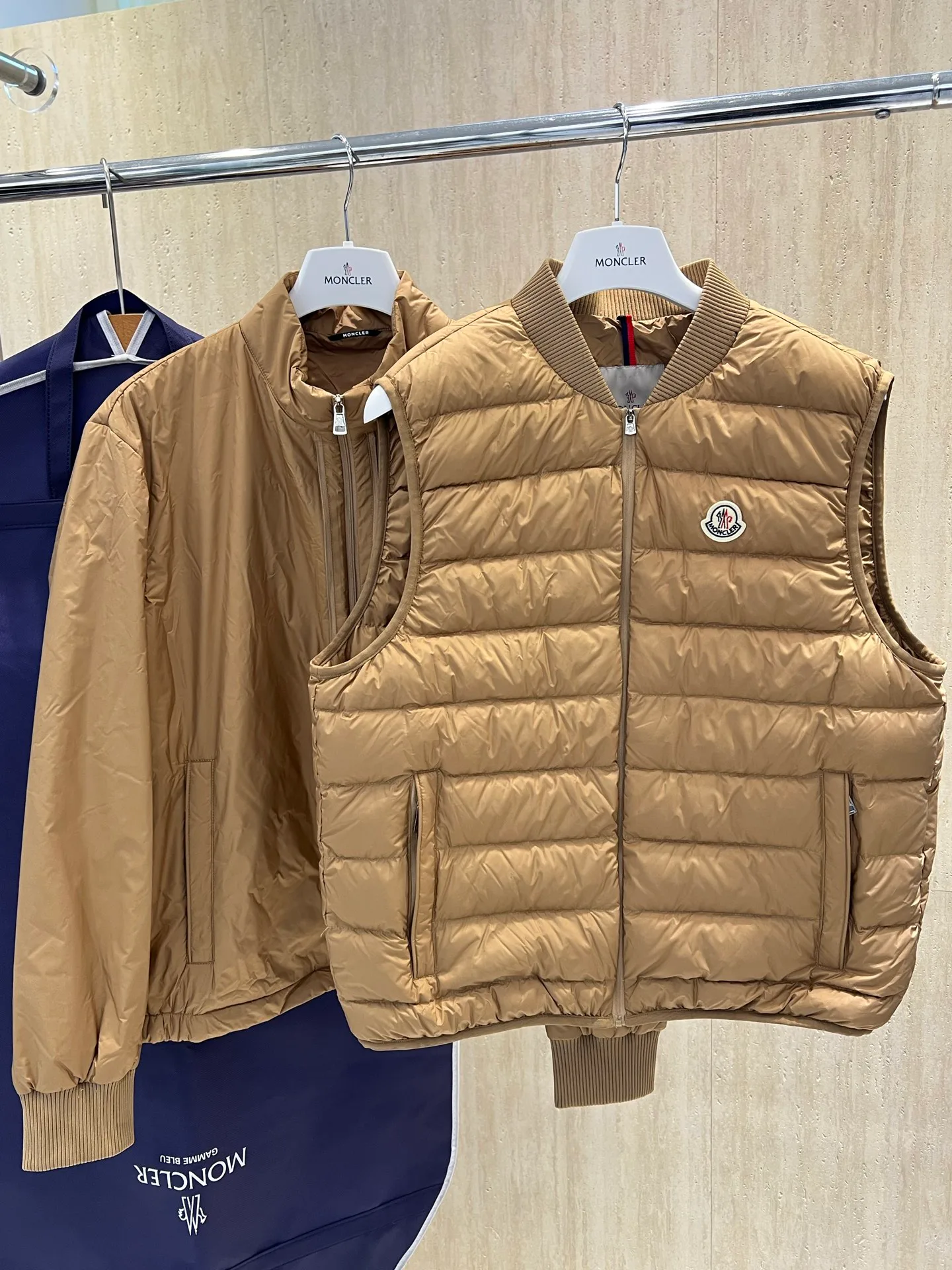 Women's Jackets And Down Jackets MONCLER 18264465