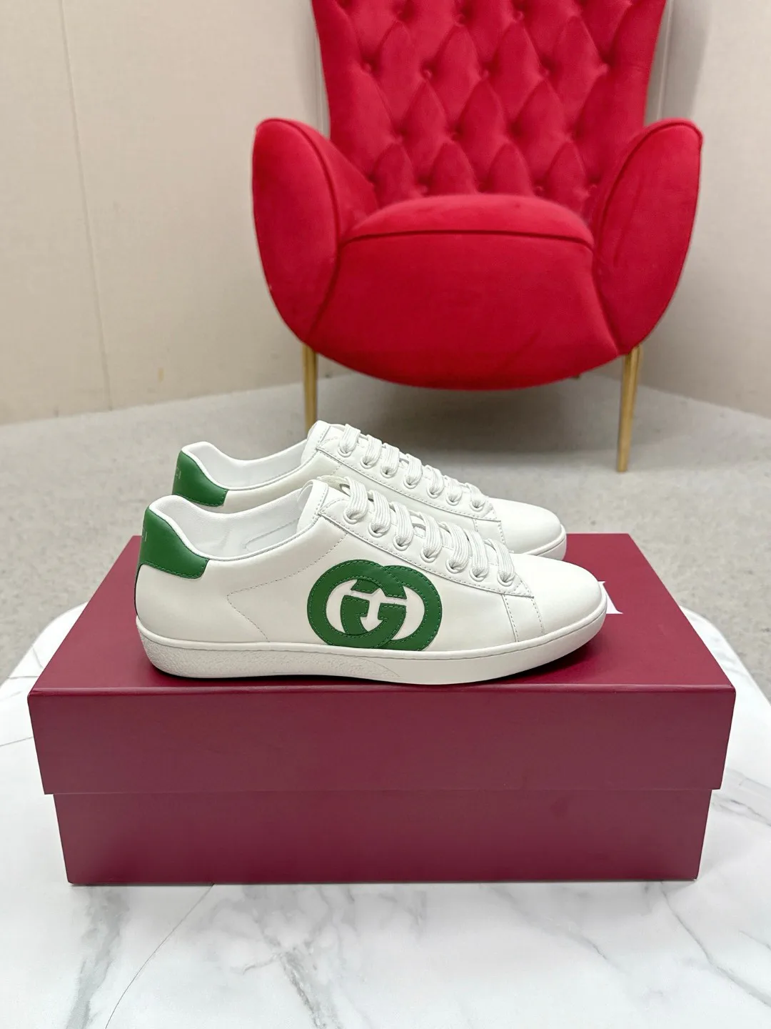 Women's Sneakers GUCCI 18262016