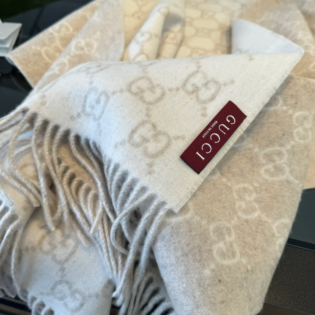 Scarves GUCCI 18104889