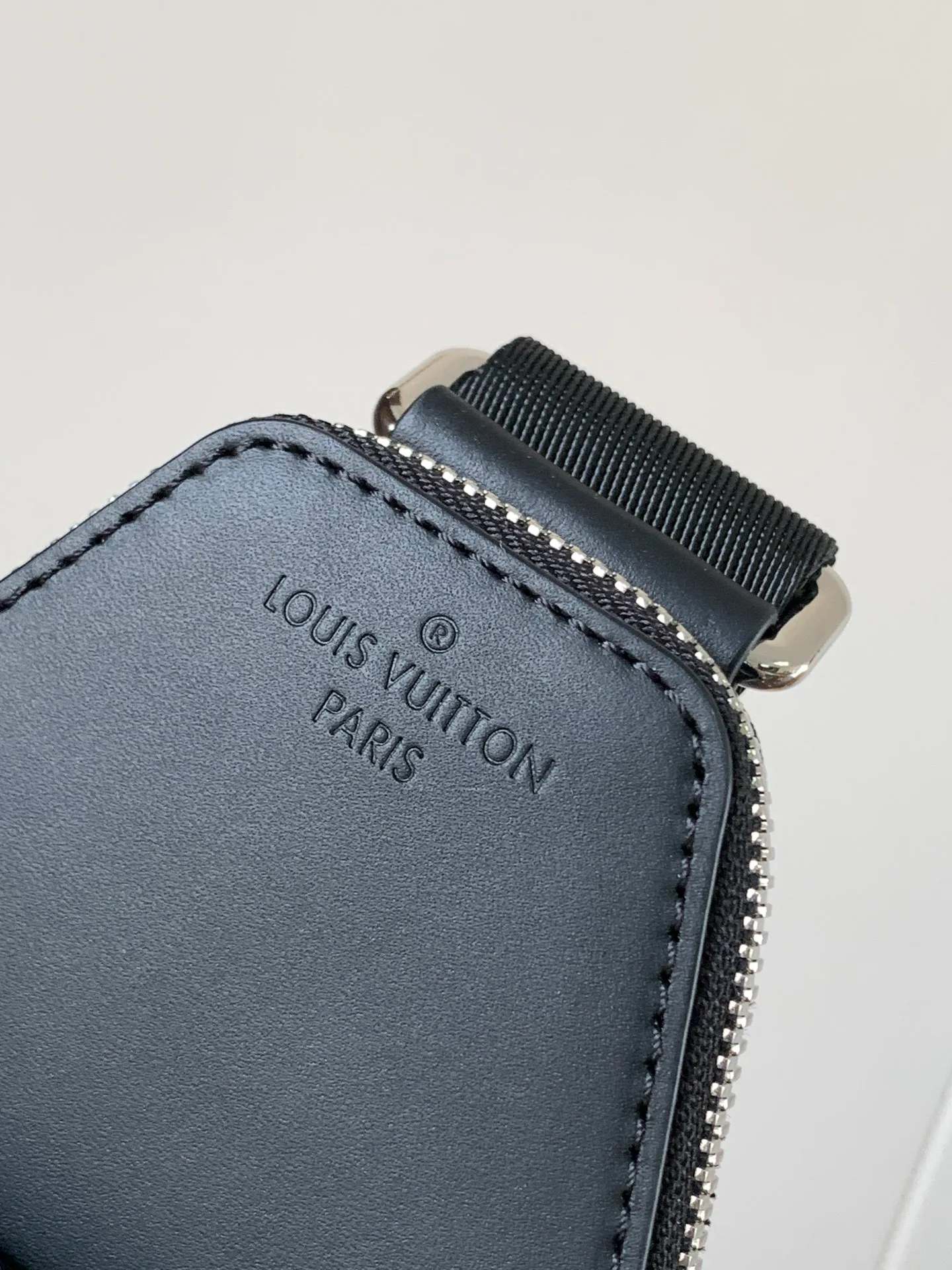 Women's Shoulder Bags LOUIS VUITTON 17948728