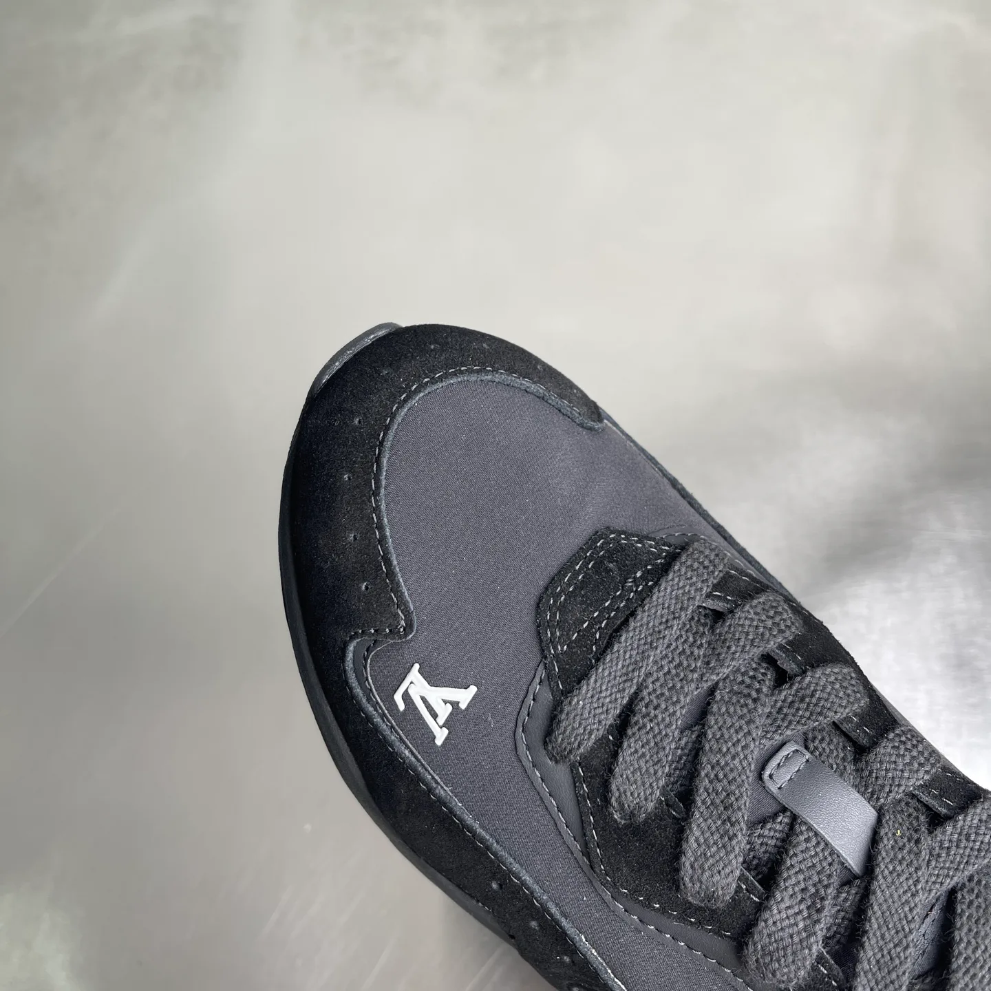 Men's Sneakers LOUIS VUITTON 17818957