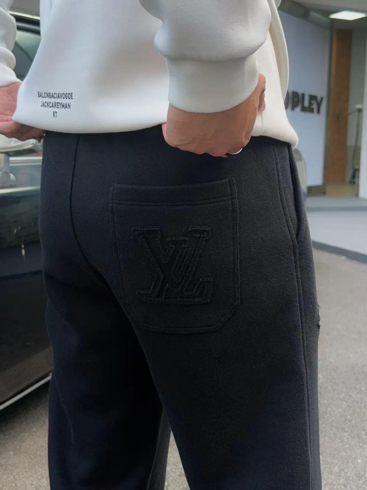 Women's Trousers LOUIS VUITTON 18178315