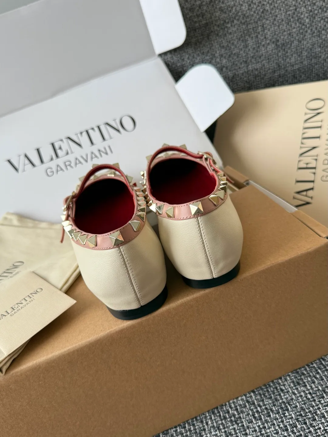 Women's Ballet Flats VALENTINO 18243750