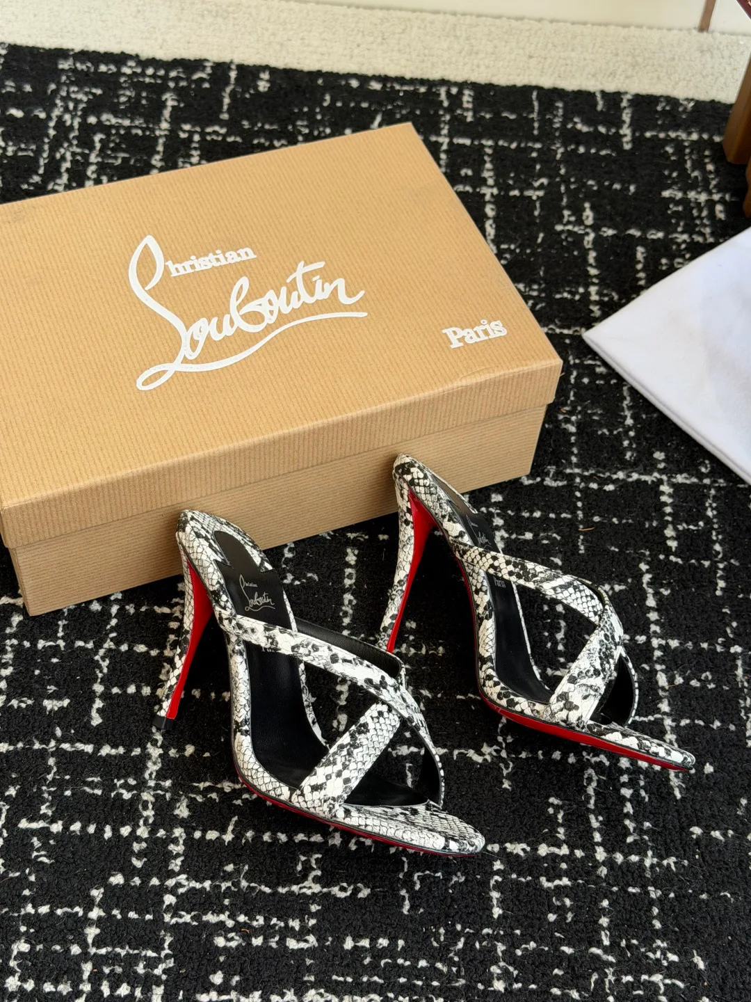 Women's Heels CHRISTIAN LOUBOUTIN 17936550