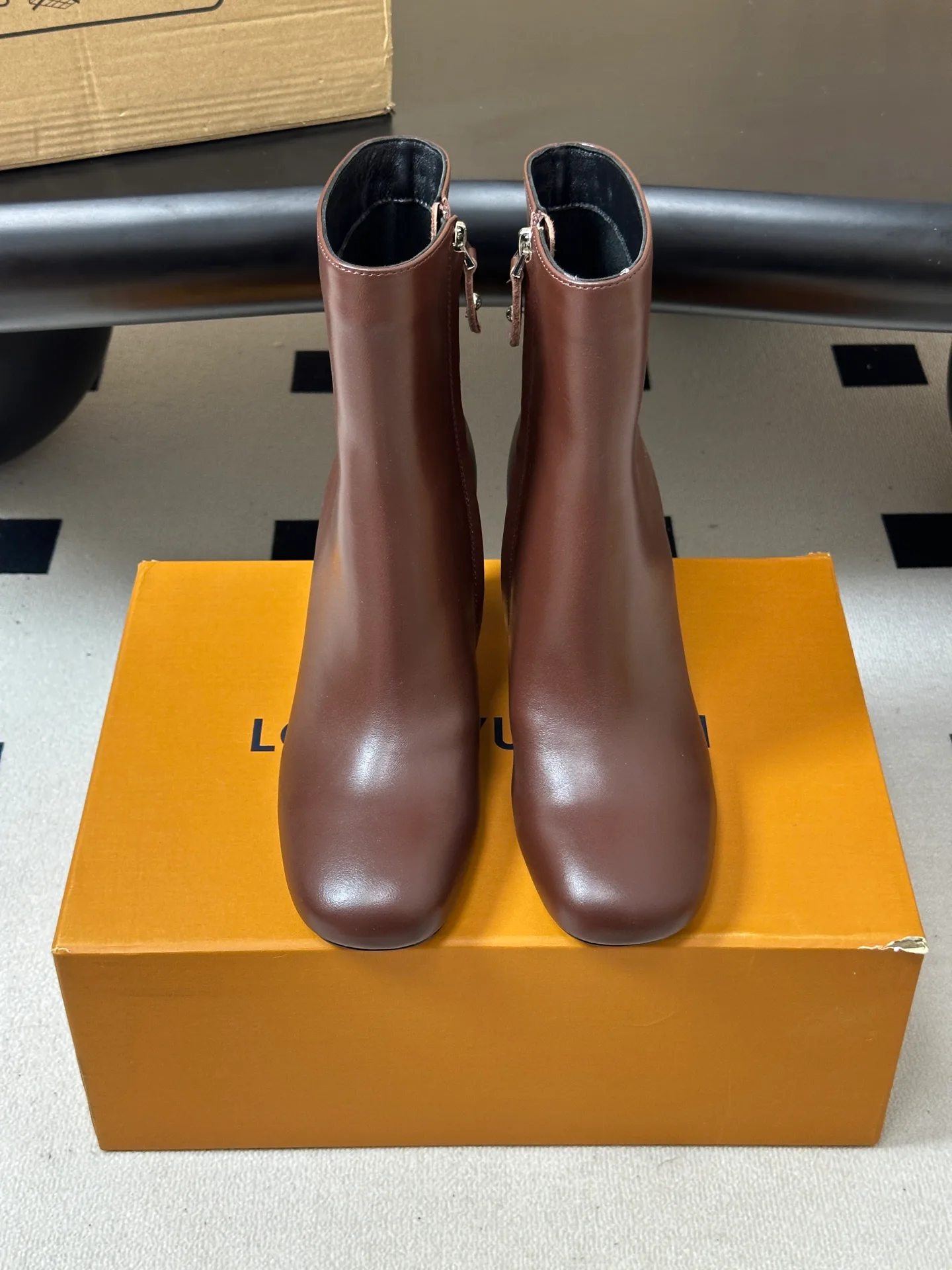 Women's Booties LOUIS VUITTON 18392550
