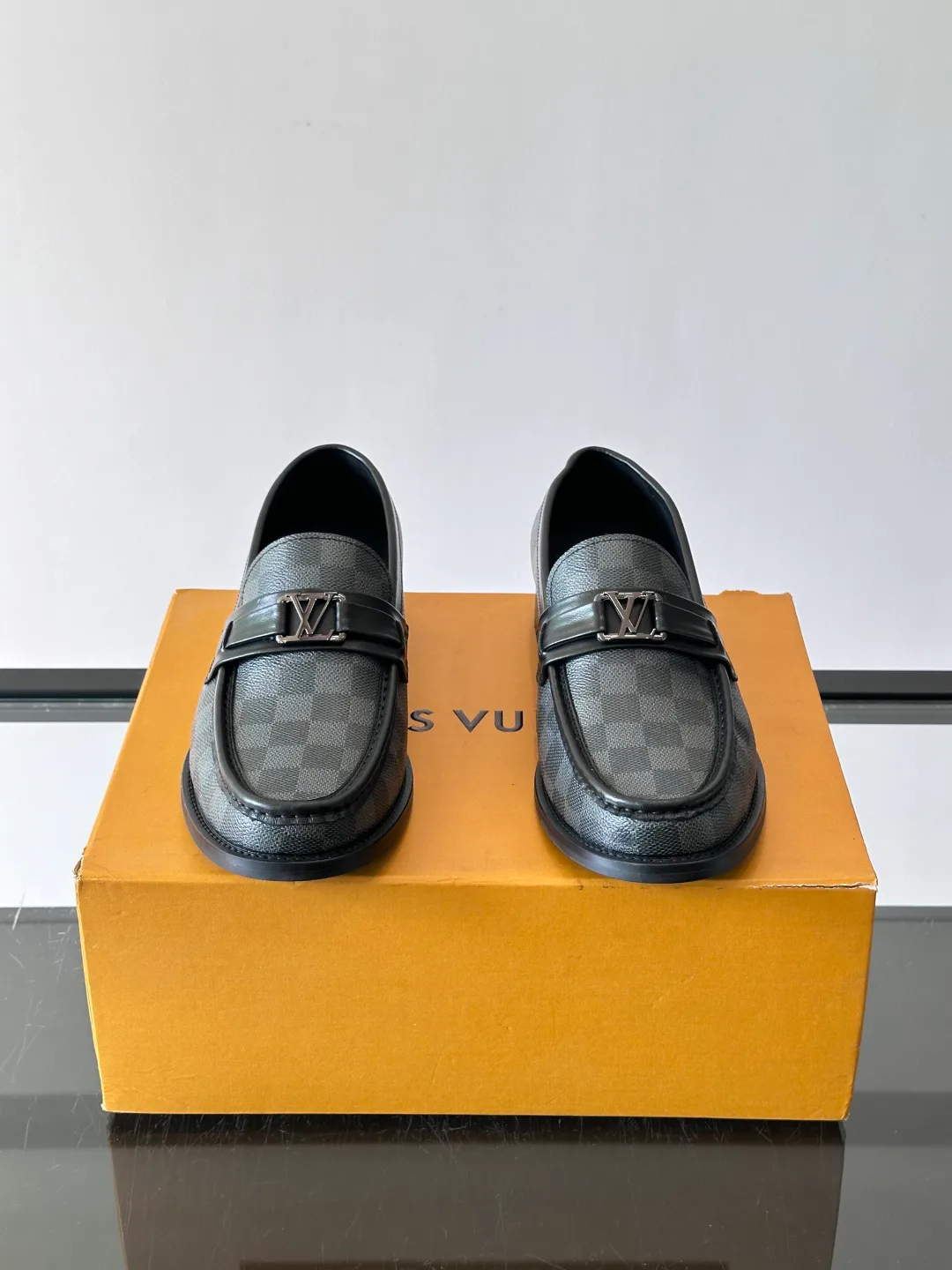Men's Loafers And Dress Shoes LOUIS VUITTON 18169705