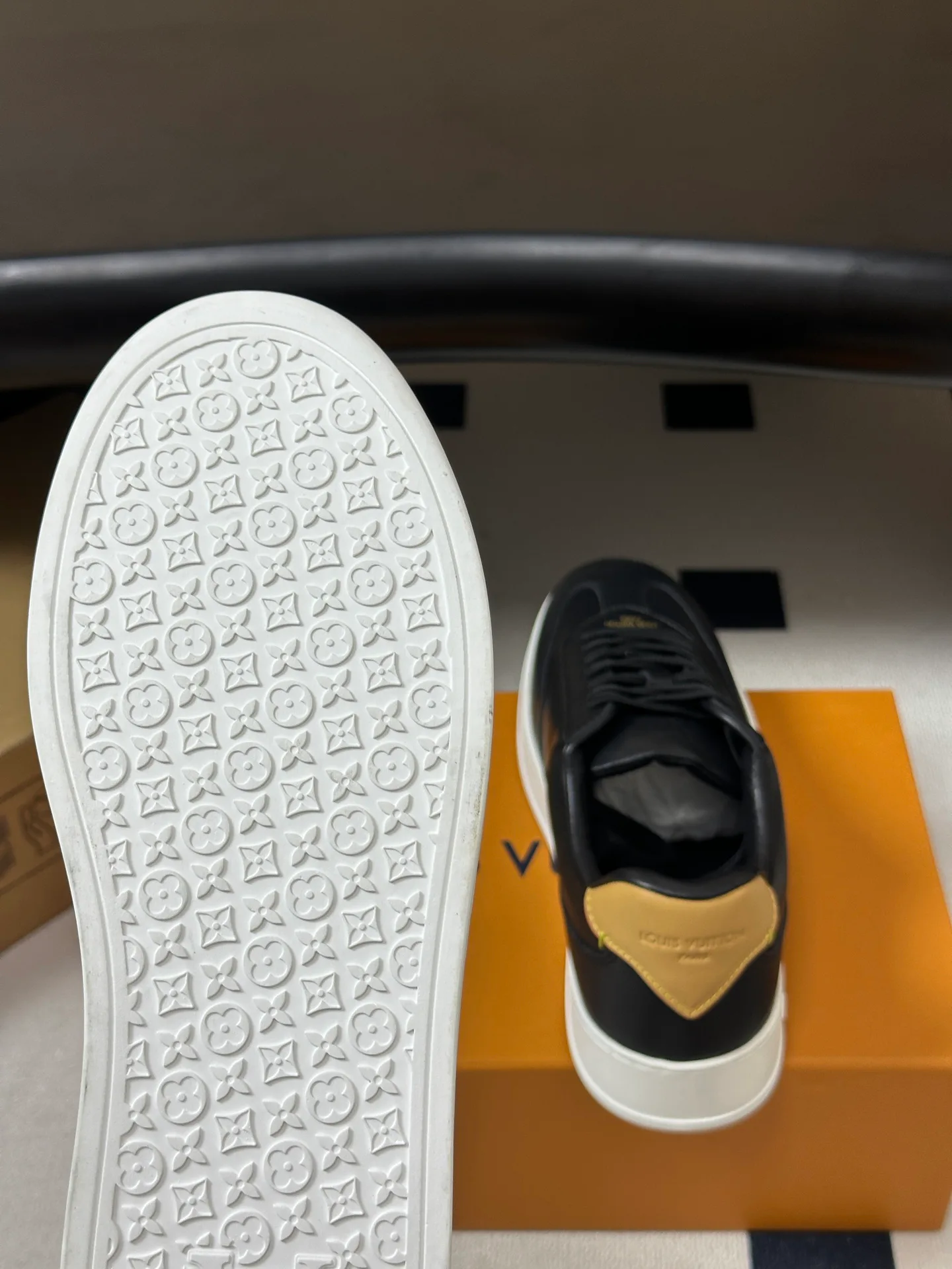 Men's Sneakers LOUIS VUITTON 18340906