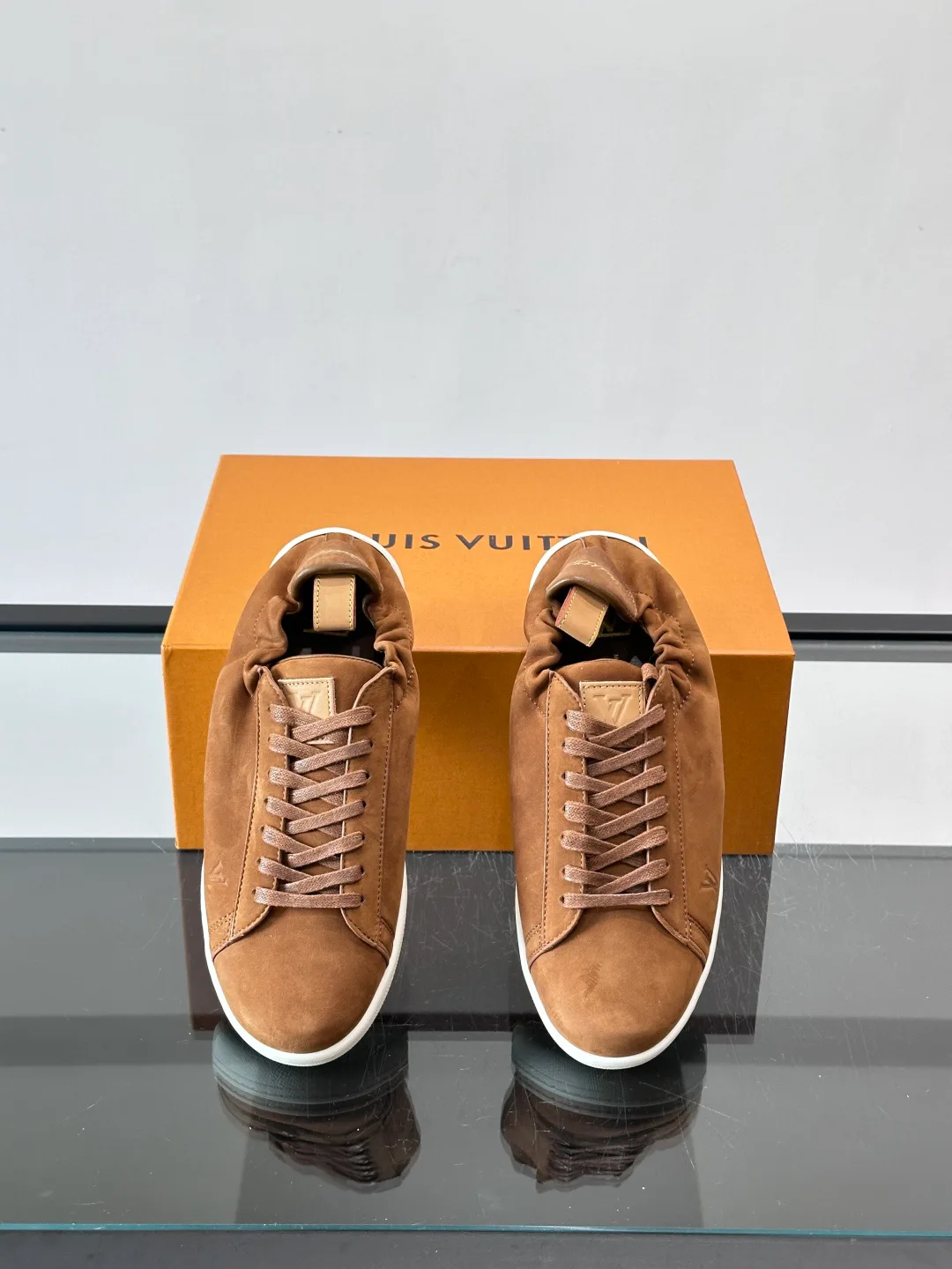 Men's Sneakers LOUIS VUITTON 18263698
