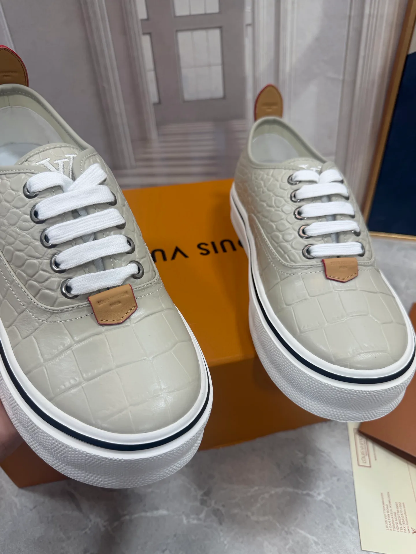 Men's Sneakers LOUIS VUITTON 18190062