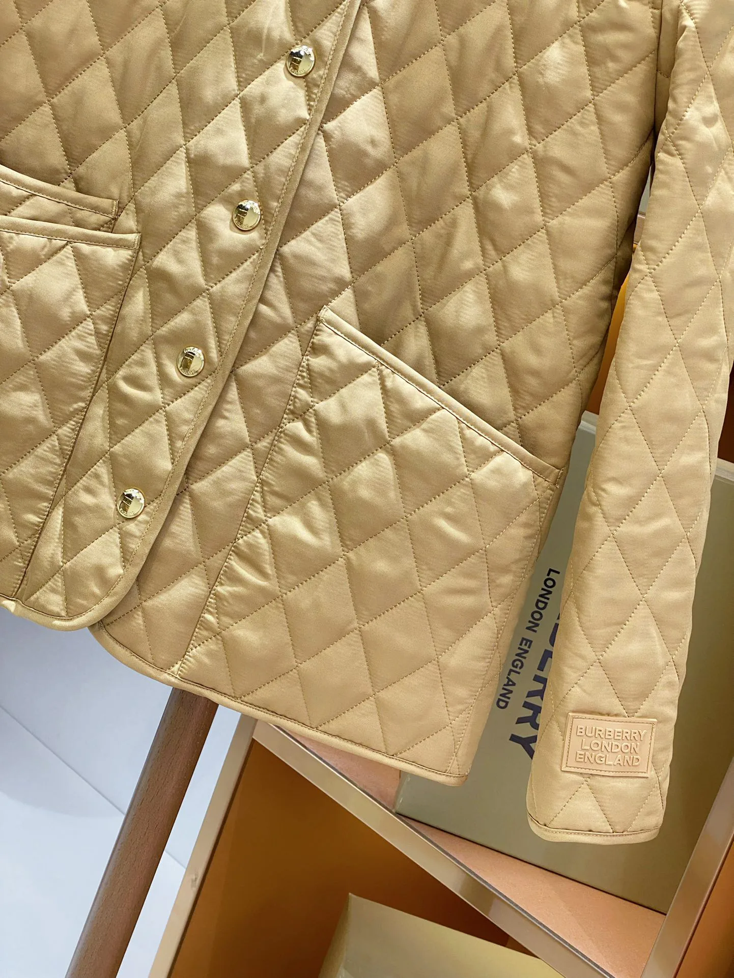 Women's Jackets And Down Jackets BURBERRY 18555682