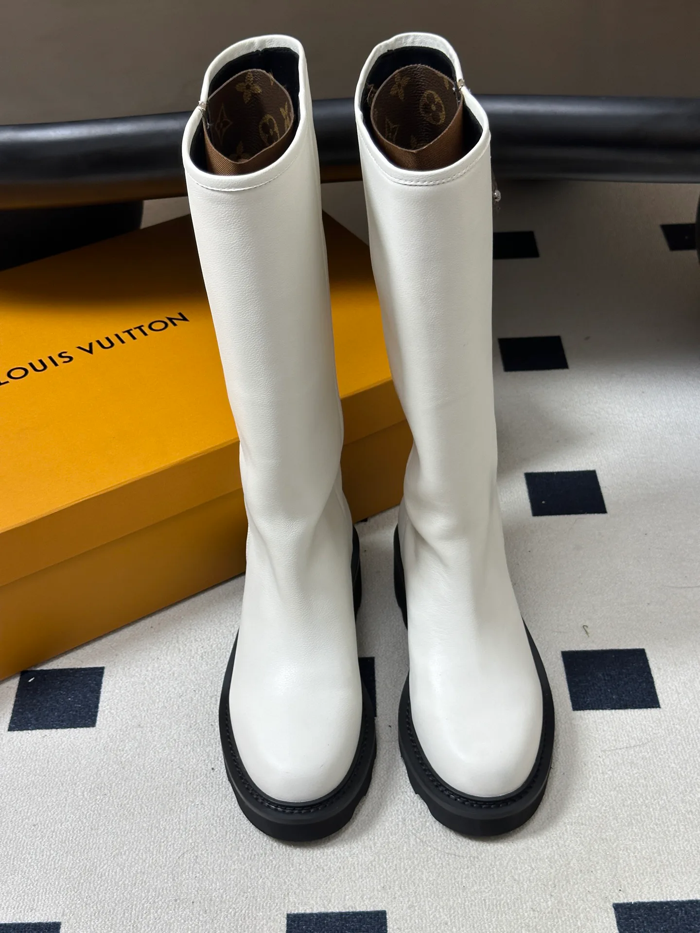Women's Boots LOUIS VUITTON 18392520