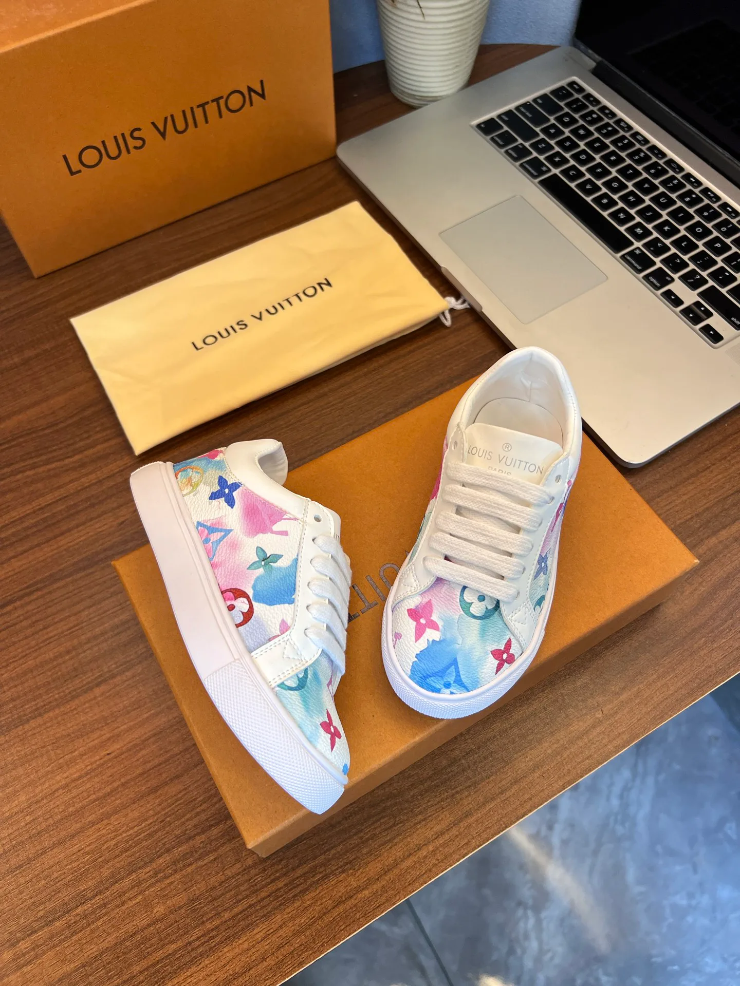 Women's Sneakers LOUIS VUITTON 18077544