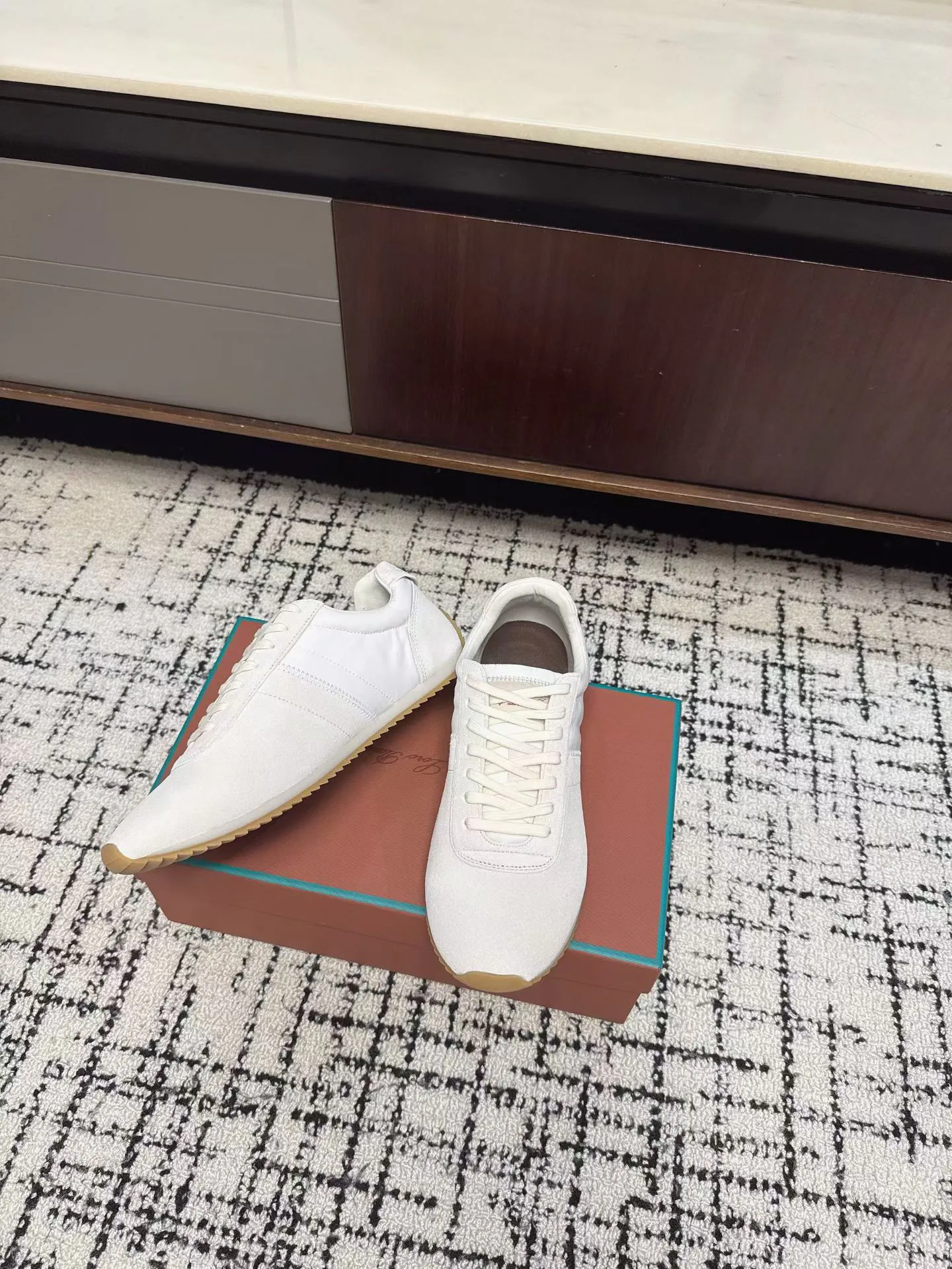 Women's Sneakers LORO PIANA 17335018