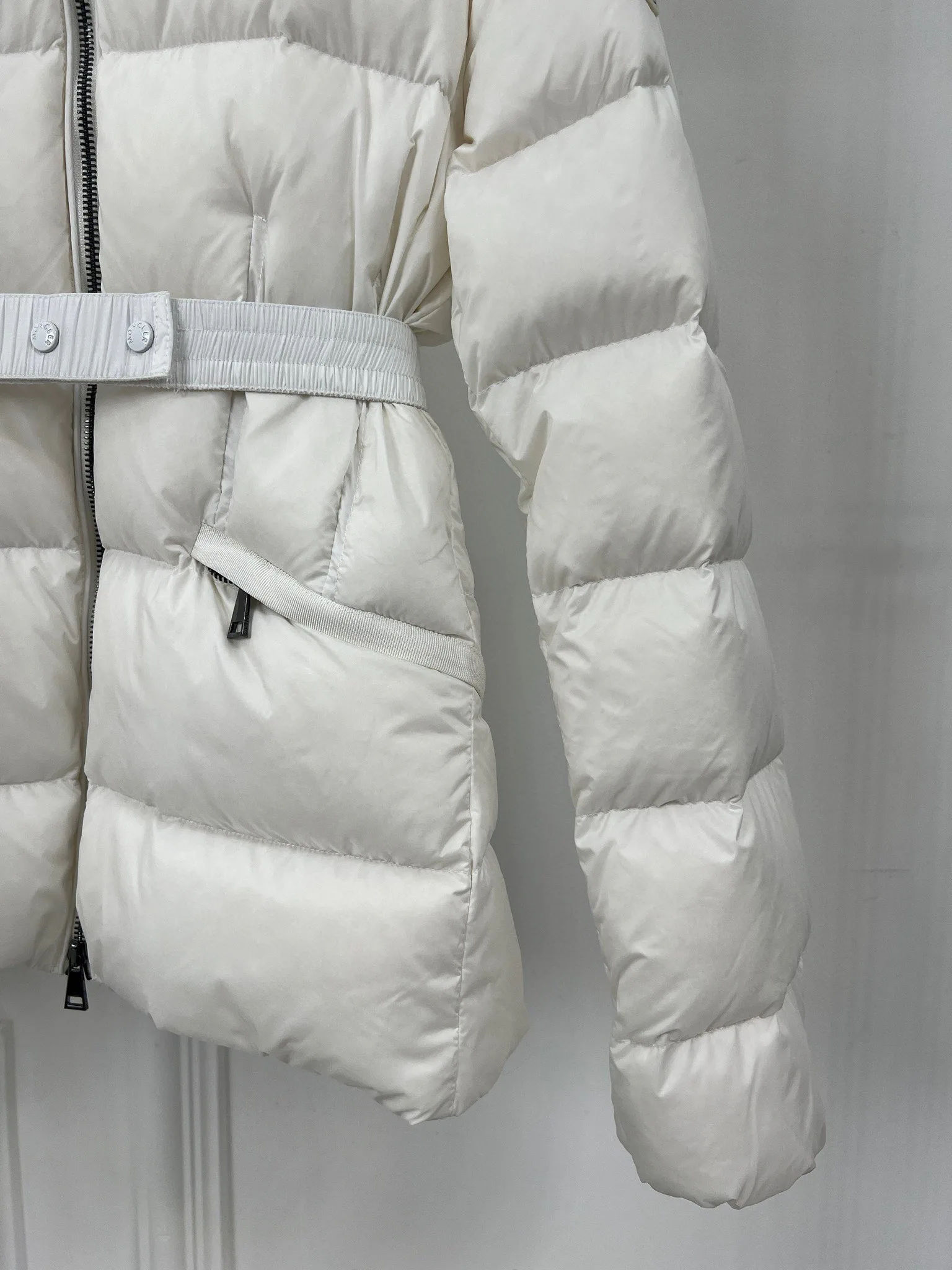 Women's Jackets And Down Jackets MONCLER 18416114