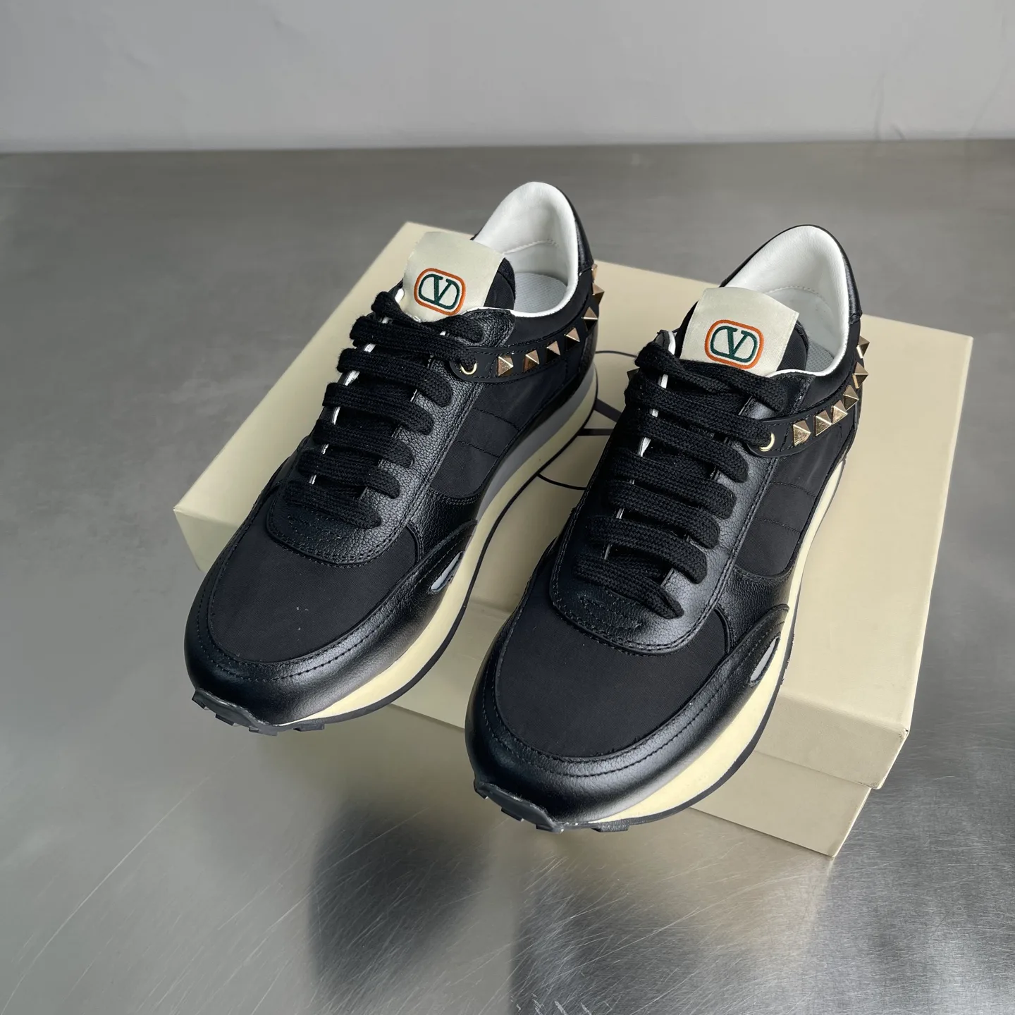 Women's Sneakers VALENTINO 18039004