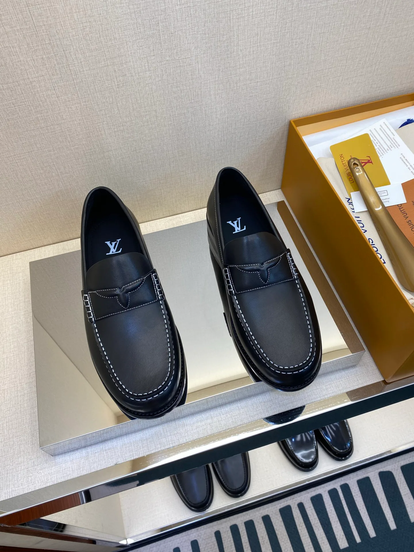 Men's Loafers And Dress Shoes LOUIS VUITTON 17971741
