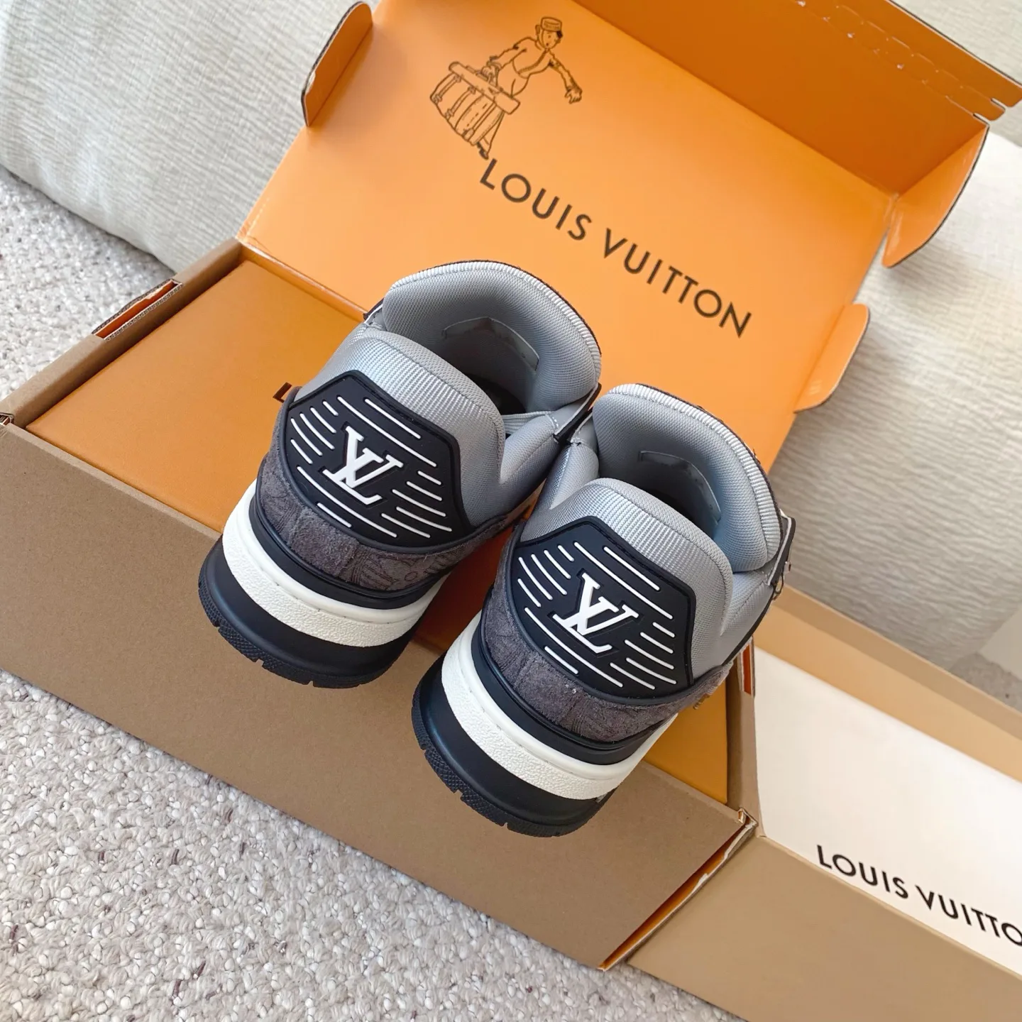 Men's Sneakers LOUIS VUITTON 18258375