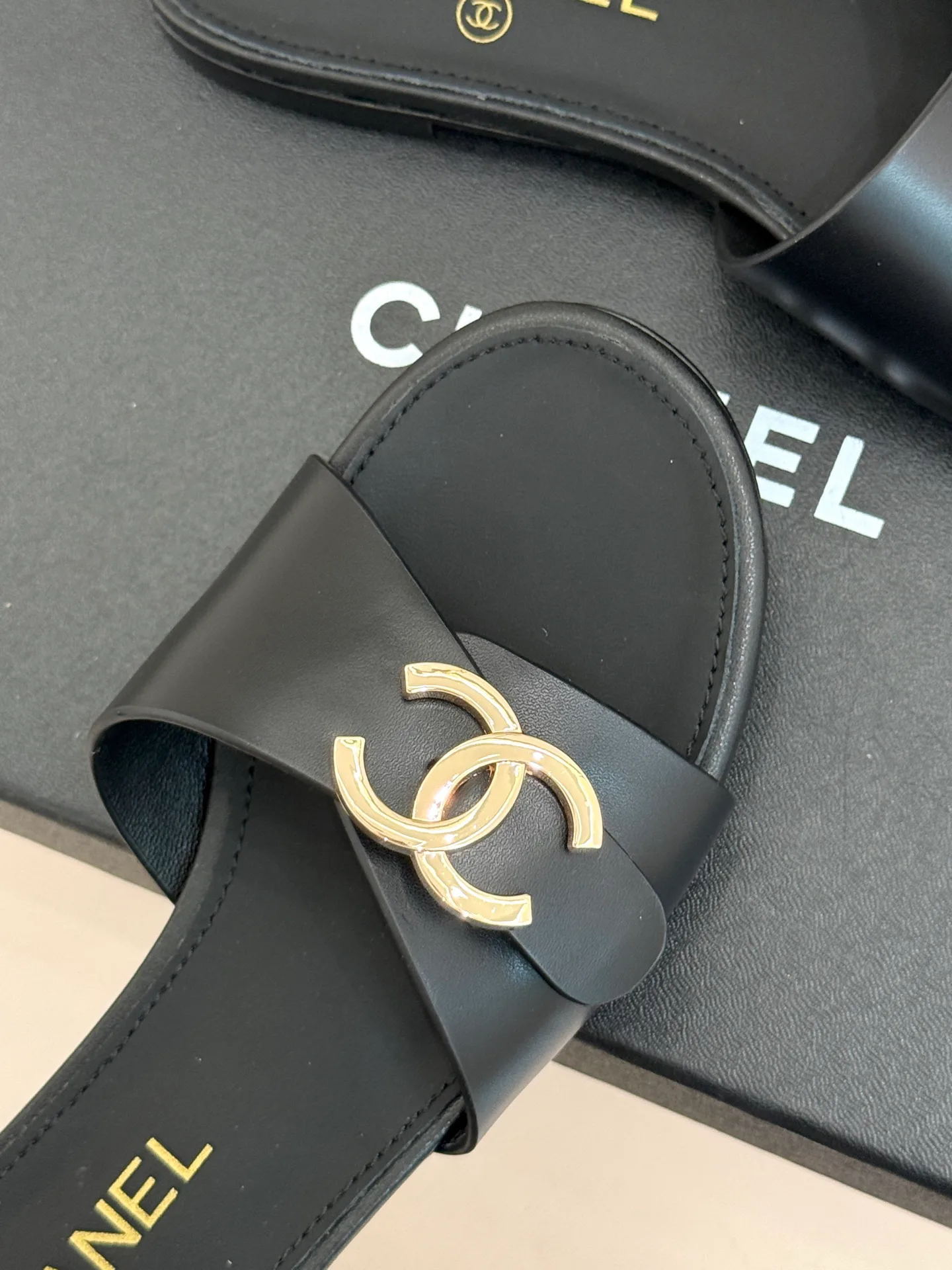 Women's Flip-Flops CHANEL 17699604