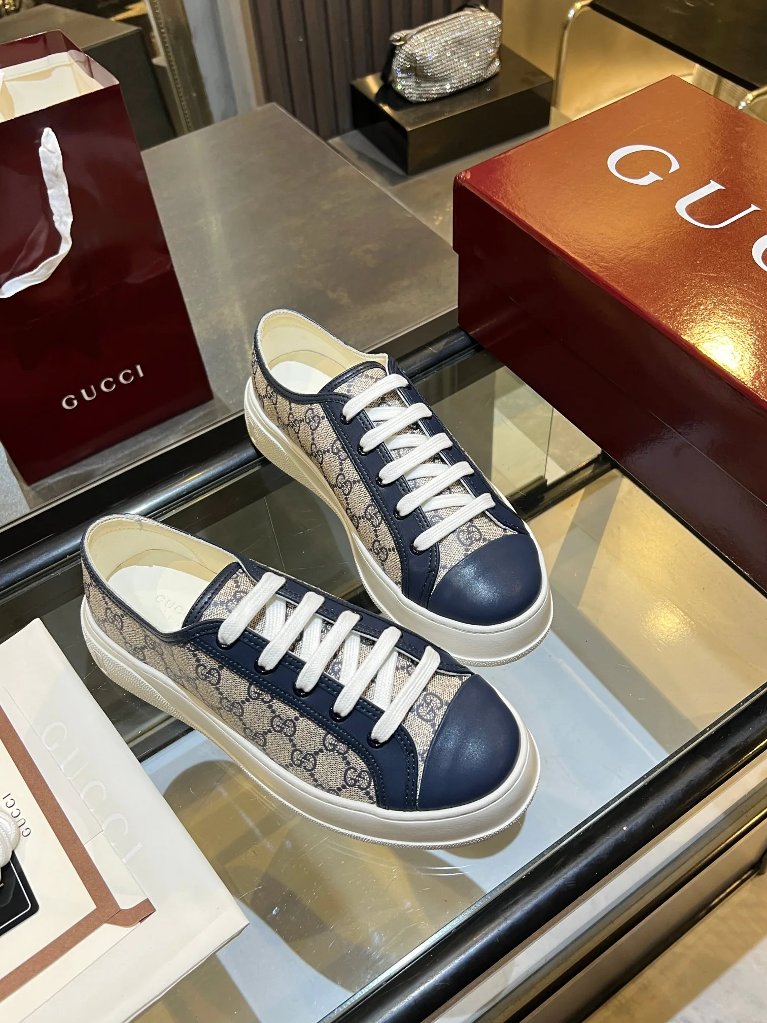 Women's Sneakers GUCCI 18465034