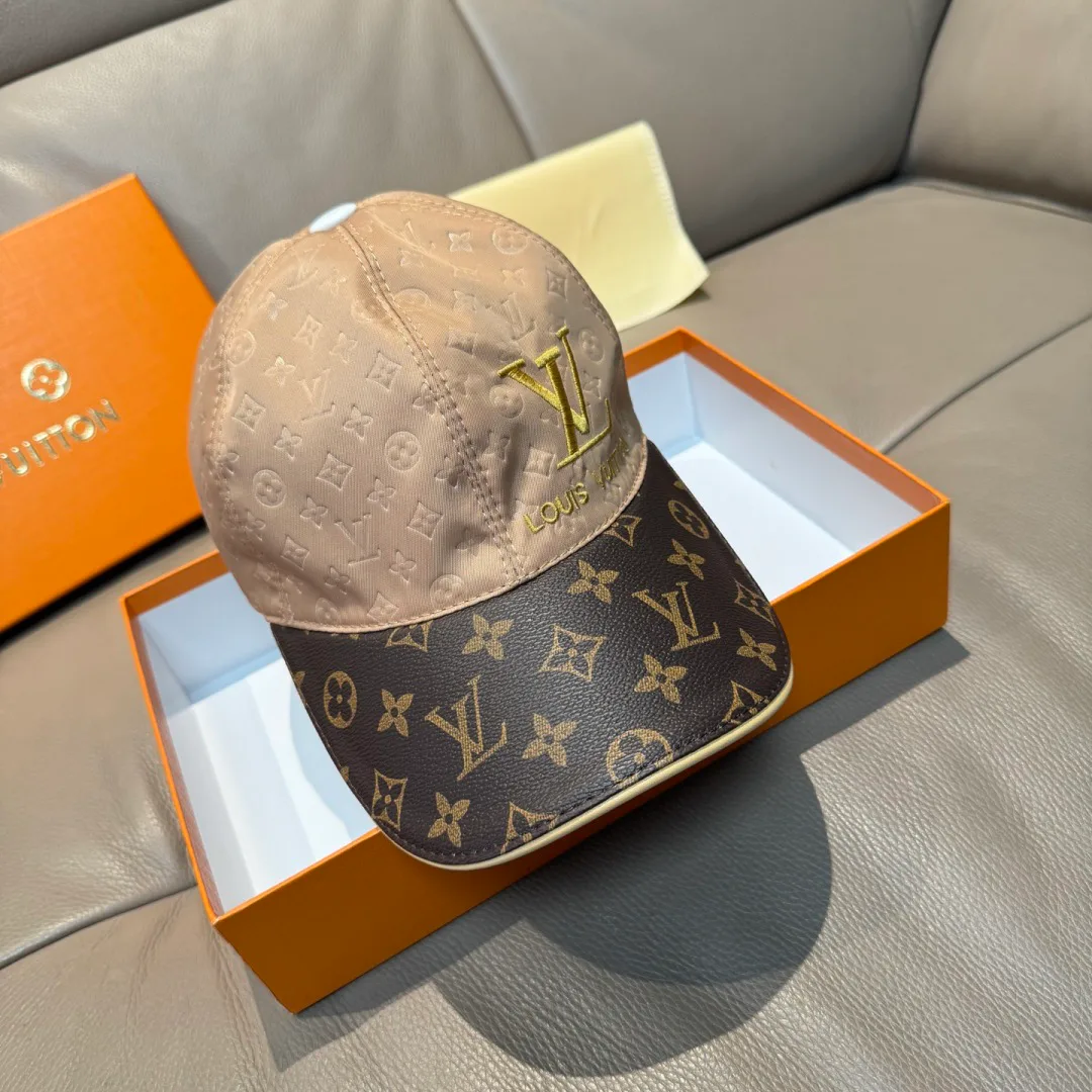Hats LOUIS VUITTON 18347060